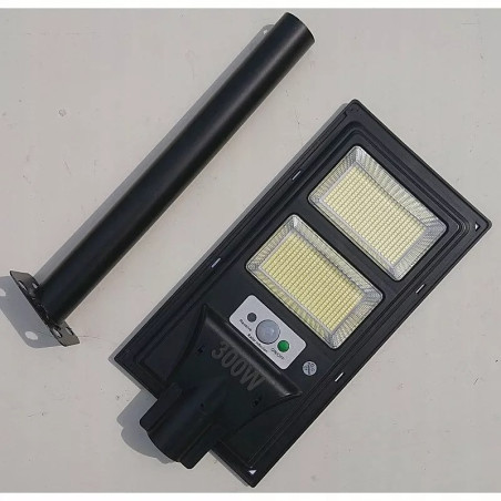 Czarna latarnia solarna LED 300W z podwójnym panelem i pilotem