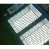 Czarna latarnia solarna LED 300W z podwójnym panelem i pilotem