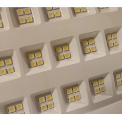 Czarny panel LED 30W z metalową obudową i zimną białą barwą światła
