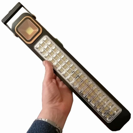Czarna latarka solarna LED z 48 diodami, obrotowym uchwytem i panelem solarnym na tylnej stronie
