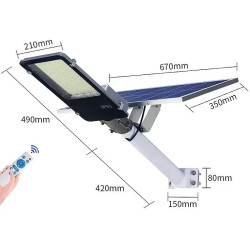 Latarnia solarna uliczna z panelem solarnym i lampą LED zamocowana na słupie