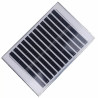 Latarnia solarna uliczna z panelem solarnym i lampą LED zamocowana na słupie