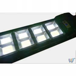 Latarnia solarna z panelem i modułem LED w kolorze czarnym, pilot do sterowania