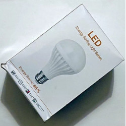 Żarówka LED kulka 15W z gwintem E27 i białym żebrowanym radiatorem