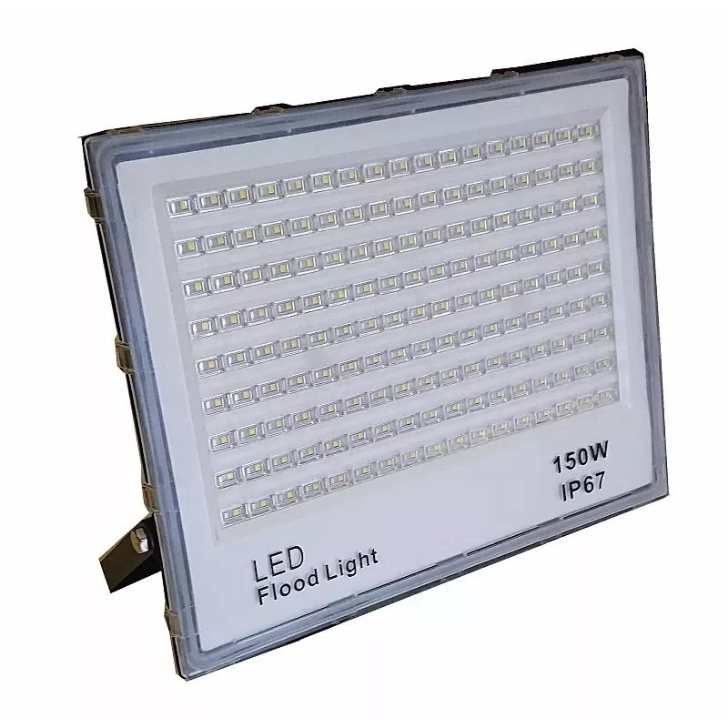 Halogen LED o prostokątnym kształcie, widoczne diody LED, czarna smukła obudowa z przymocowanym uchwytem montażowym