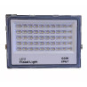 Halogen LED 50W w białej obudowie z widocznymi diodami i uchwytem montażowym