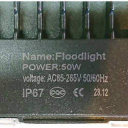 Halogen LED 50W w białej obudowie z widocznymi diodami i uchwytem montażowym