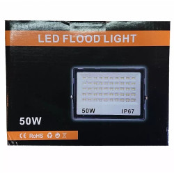 Halogen LED 50W w białej obudowie z widocznymi diodami i uchwytem montażowym