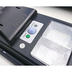 Latarnia solarna LED z panelem, pilotem i czujnikiem ruchu, widok z przodu i tyłu
