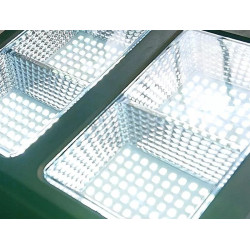 Latarnia solarna LED z panelem, pilotem i czujnikiem ruchu, widok z przodu i tyłu
