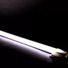Listwa LED meblowa w aluminiowej osłonie, widoczny pasek diod COB i przewód zasilający