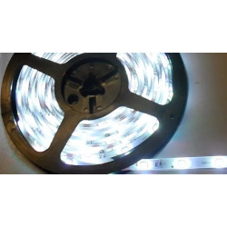Zdjęcie taśmy LED 5m z 300 diodami RGB, pilotem i zasilaczem 12V