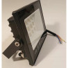 Czarny halogen LED 20W z diodami i oznaczeniem IP66 na czarnym tle