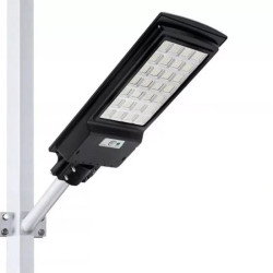Czarna latarnia solarna LED z panelem solarnym i czujnikiem ruchu zamontowana na białym uchwycie rurowym