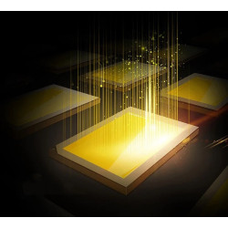 Latarnia solarna UFO z 850 diodami LED, czujnikiem ruchu i mocowaniem na rurę