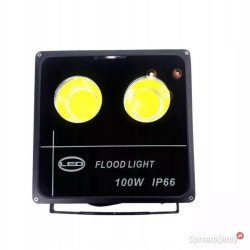 czarny halogen LED z dwoma żółtymi diodami COB, front z napisem flood light 100W