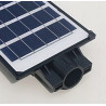 Latarnia solarna LED COB 650W wraz z pilotem i uchwytem montażowym na białym tle
