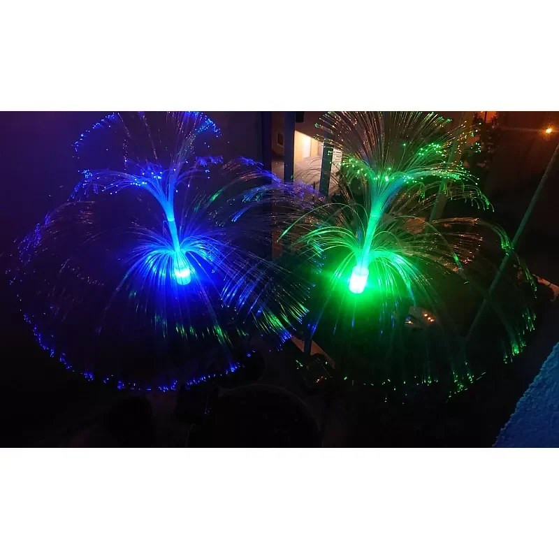 Para lamp solarnych LED RGB w kształcie podwójnej meduzy świecąca kolorowo w nocy