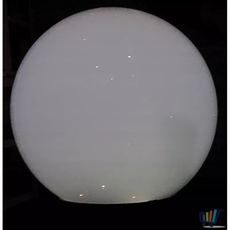 Biała kula LED solarna do ogrodu o średnicy 15 cm świecąca nocą
