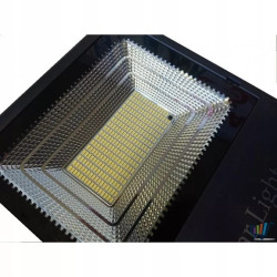 Panel solarny i czarny halogen LED 200 W z pilotem do sterowania