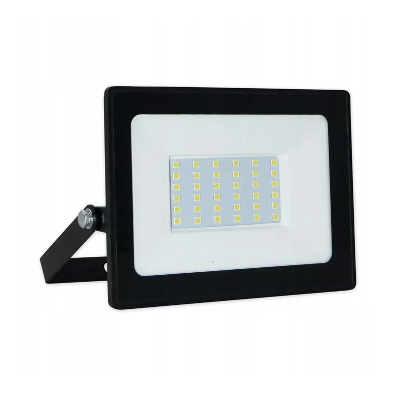 Czarny halogen LED o cienkiej aluminiowej obudowie z widocznymi diodami LED