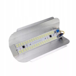 Halogen LED doświetlacz 50W z aluminium i regulacją kąta w użyciu na zewnątrz w nocy