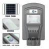 Szara latarnia solarna na mocowaniu ściennym z panelem solarnym i wbudowanym czujnikiem ruchu
