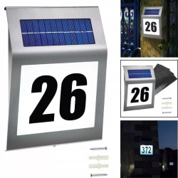 Podświetlana tabliczka z numerem domu w obudowie ze stali nierdzewnej z panelem solarnym na górze