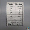 Czarny halogen LED 400W z reflektorem i panelem solarnym, widoczne złącze przewodu