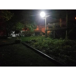 Czarna latarnia solarna LED SMD 850W z panelem solarnym i czujnikiem ruchu