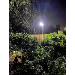 Czarna latarnia solarna LED SMD 850W z panelem solarnym i czujnikiem ruchu