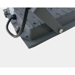 czarny halogen LED 50W z frontem szklanym, kablem i oznaczeniem IP66