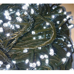 Lampki choinkowe LED 25 m z 500 świecącymi diodami i czarnym przewodem