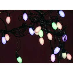 Lampki LED z dużymi jajowatymi kloszami w różnych kolorach na czarnym przewodzie