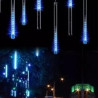 Lampki LED sople o długości 30 cm świecące różnymi kolorami w nocy