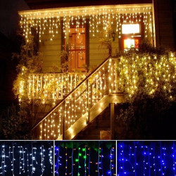 Sople świetlne LED na domu i balustradzie w kolorze ciepłym białym