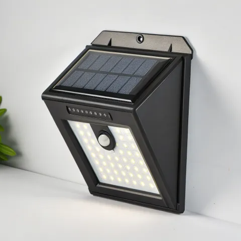 Kinkiety solarne